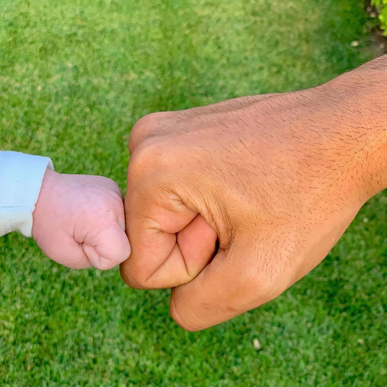 Burak Özçivit - Fahriye Evcen çifti oğulları Karan'ın fotoğrafını paylaştı. - Sayfa:2