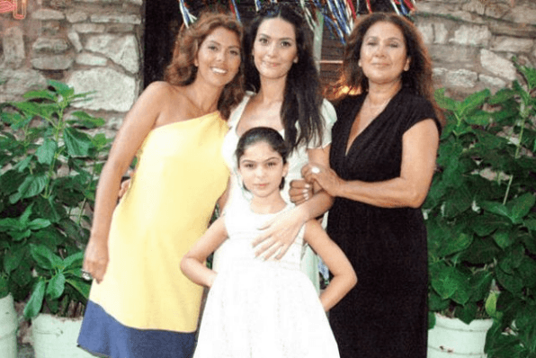 Zeynep Korel'den olay sözler! "Bergüzar Korel'in büyük çirkinlikleri..." deyip anlattı! - Sayfa:2