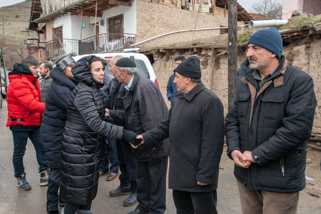 Kansersiz Yaşam Derneği ve Çukur depremzedelere umut oldu! - Sayfa:2