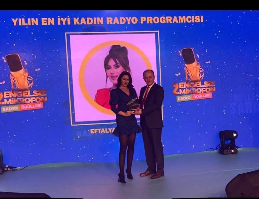 Radyo D programcılarına anlamlı ödül! - Sayfa:2