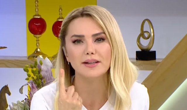 Ece Erken, eşi tarafından aldatılan Nuray Sayarı’ya nasihat verdi: "Adam aldatıyorsa bırakacaksın!" - Sayfa:4