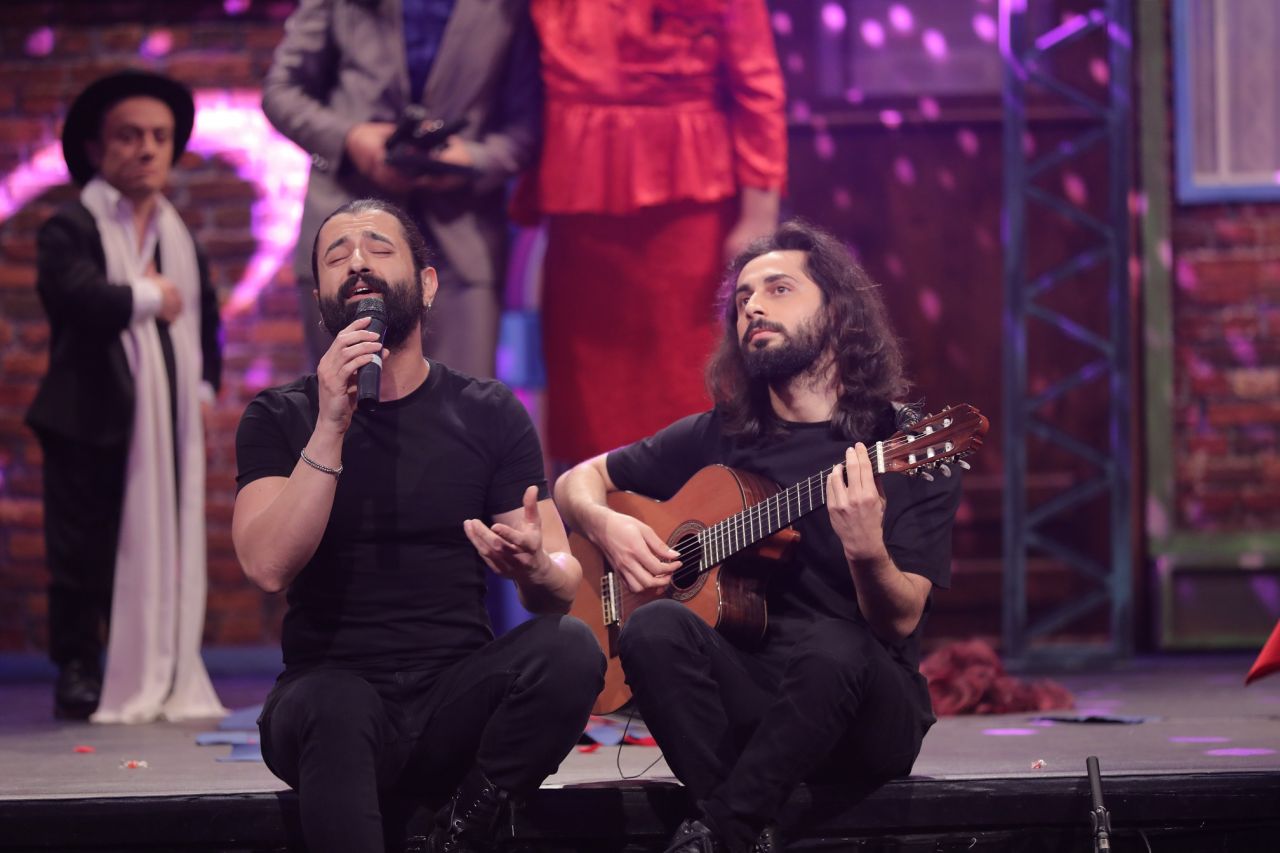 Koray Avcı Çok Güzel Hareketler 2 sahnesinde - Sayfa:2