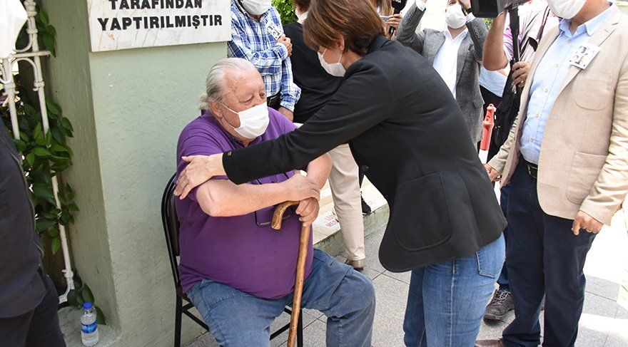 Usta sanatçı Ayşegül Atik alkışlarla uğurlandı! - Sayfa:2
