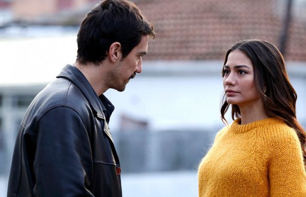 Demet Özdemir'den sette kriz haberlerine gönderme - Sayfa:1