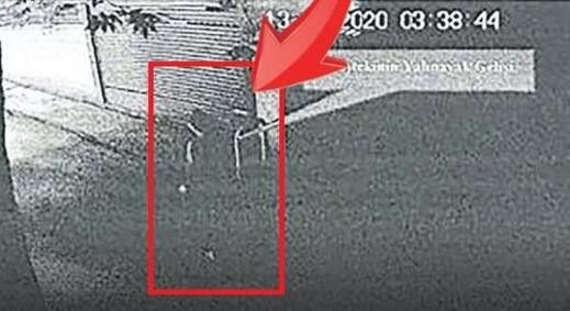 O gecenin kamera kayıtları ortaya çıktı! Deniz Bulutsuz çıplak ayakla sokakta - Sayfa:2