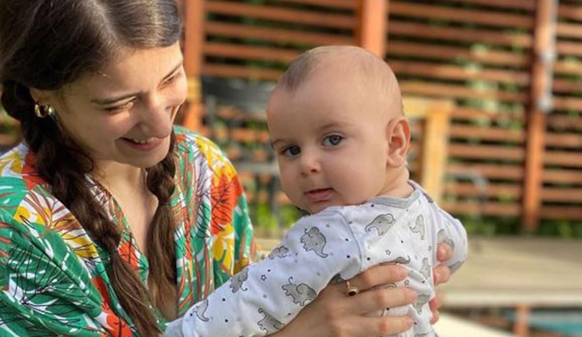 Hazal Kaya'nın bebekli set karesi olay oldu! - Sayfa:1