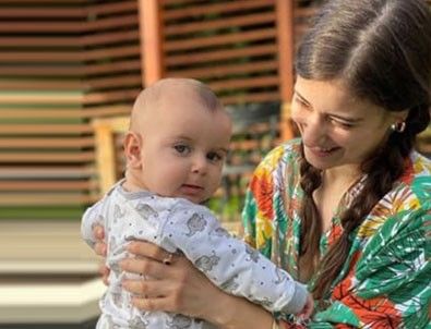 Hazal Kaya'nın bebekli set karesi olay oldu! - Sayfa:4