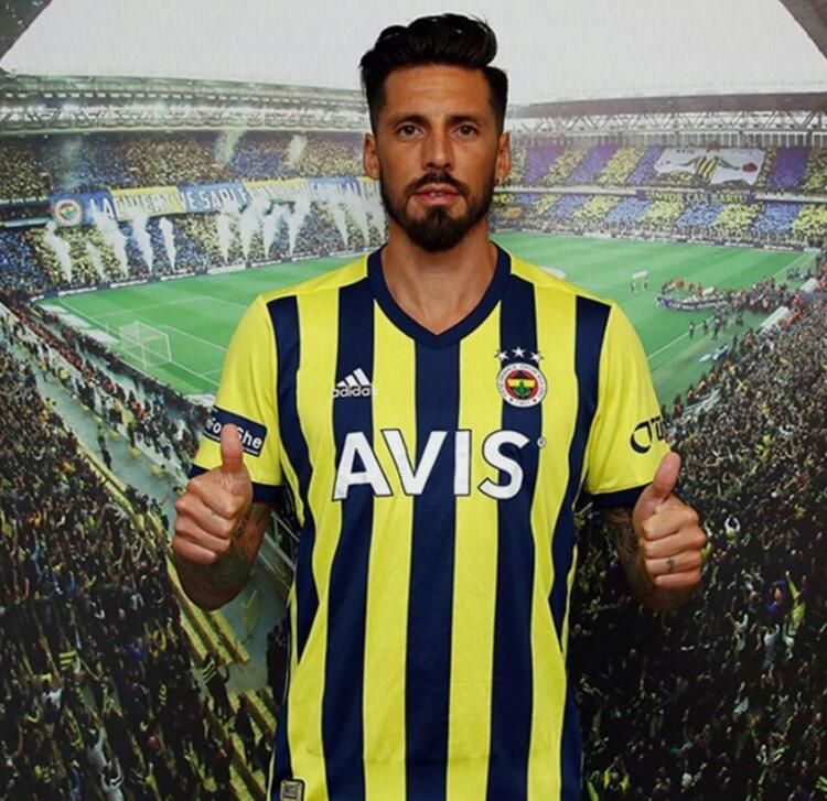 Lüks dairede Corona partisi! Ünlü isimler akın etti - Sayfa:7