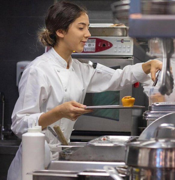 MasterChef eski yarışmacısı Ayyüce, Emir'le aşk yaşadı mı? - Sayfa:1