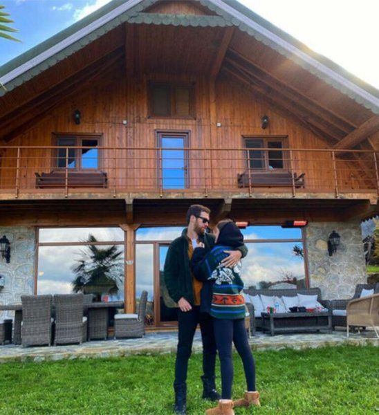 Ezgi Eyüboğlu ile Oğulcan Engin'in 'ev' kararı - Sayfa:1