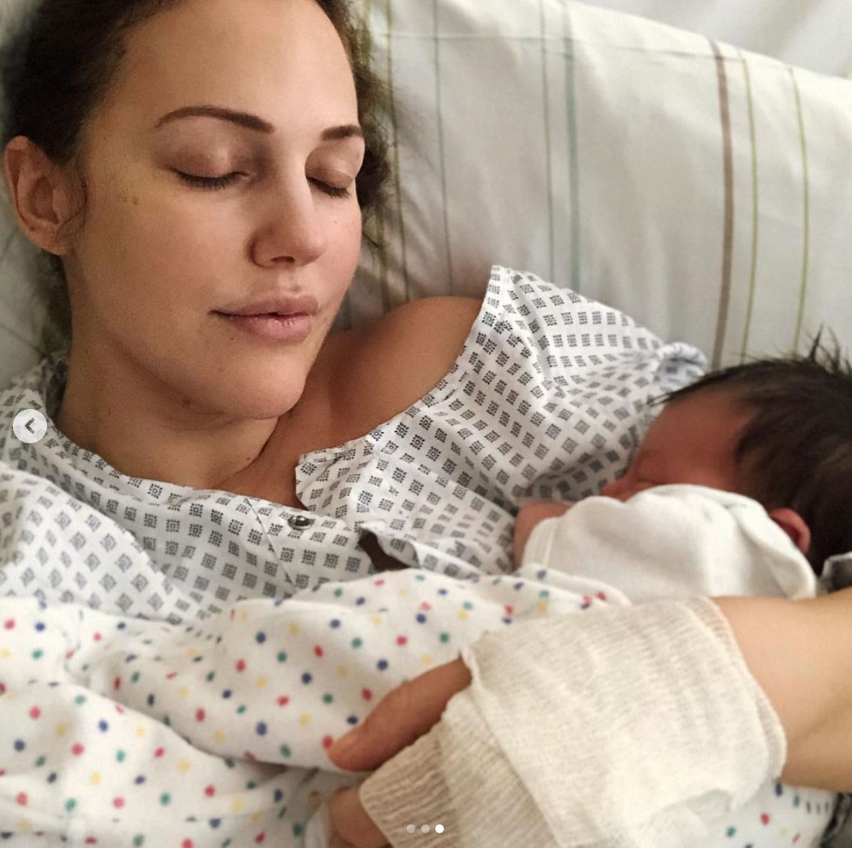 Meryem Uzerli ikinci kez anne oldu! Doğumdan sonra ilk kareler... - Sayfa:4