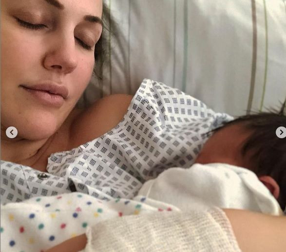 Meryem Uzerli kızının yüzünü gösterdi - Sayfa:2