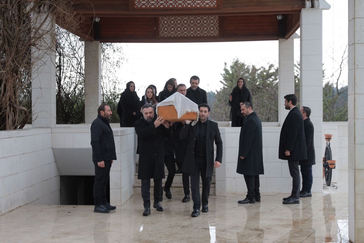Eşkıya Dünyaya Hükümdar Olmaz'da flaş ayrılık! Hangi başrol oyuncusu veda ediyor? - Sayfa:2
