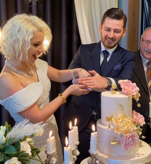 Ünlü şarkıcının mutlu günü - Sayfa:4