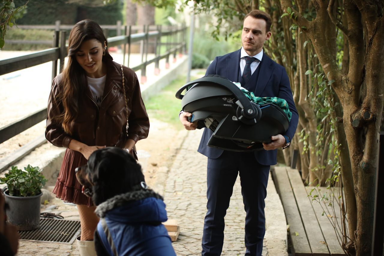 Hande Erçel ile Kerem Bürsin yakayı ele verdi - Sayfa:2