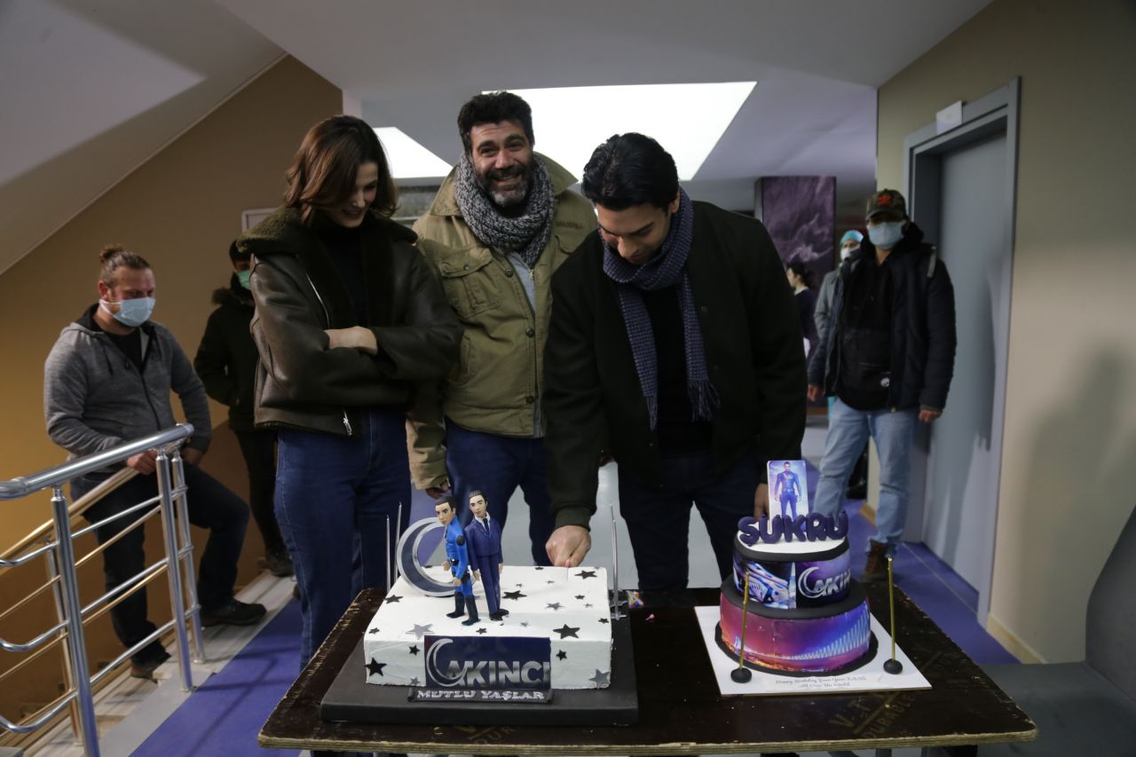 Şükrü Özyıldız'a dizi setinde sürpriz - Sayfa:4