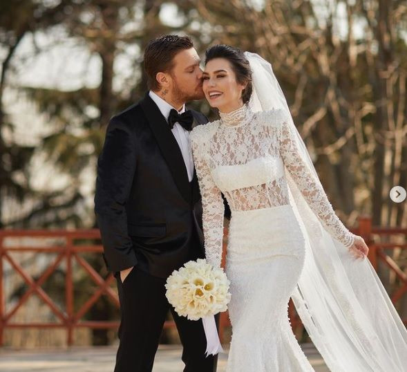Burcu Kıratlı ile Sinan Akçıl yeniden evlendi - Sayfa:1