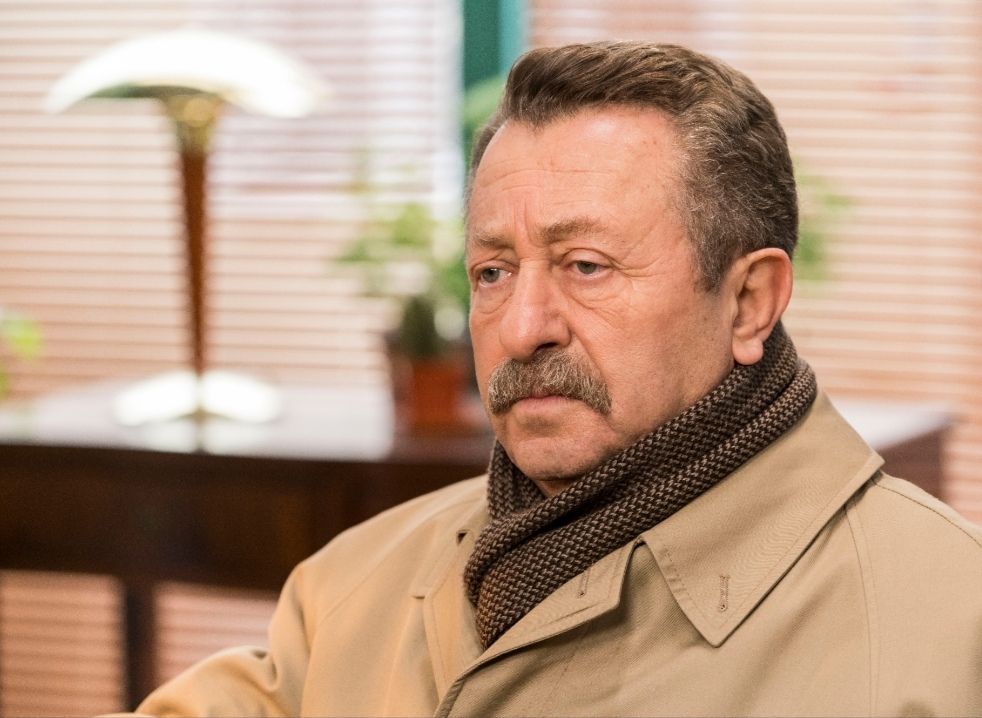 Ekrana böyle veda ediyor - Sayfa:2