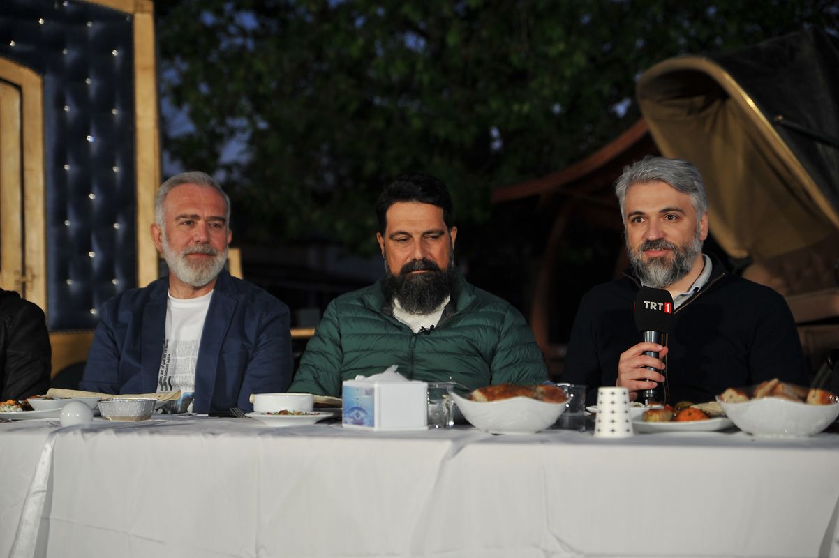 Final öncesinde bir araya gelen Payitaht Abdülhamid ekibi duygusal anlar yaşadı! - Sayfa:2