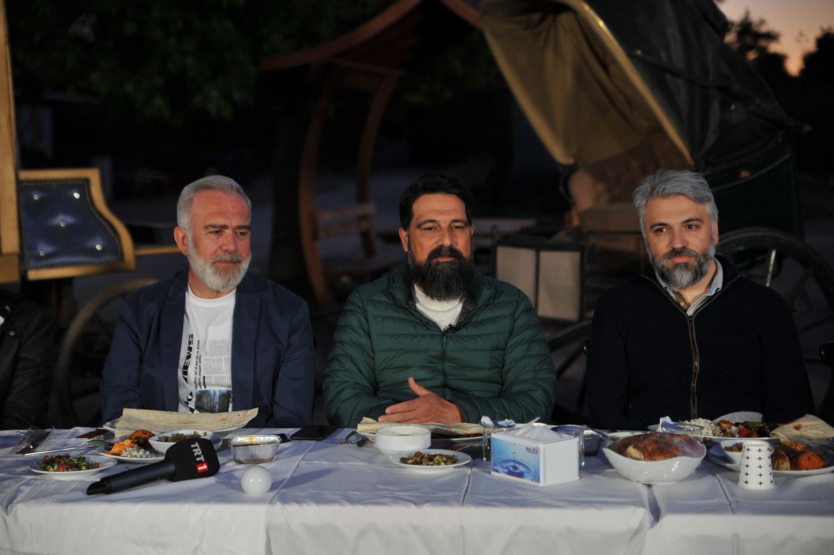 Final öncesinde bir araya gelen Payitaht Abdülhamid ekibi duygusal anlar yaşadı! - Sayfa:3