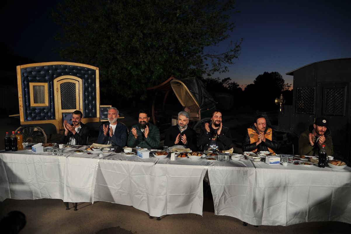Final öncesinde bir araya gelen Payitaht Abdülhamid ekibi duygusal anlar yaşadı! - Sayfa:4