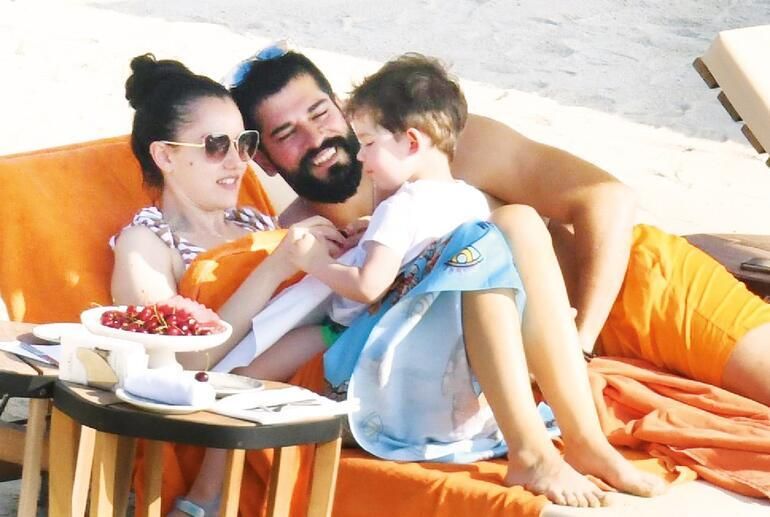 Kuruluş Osman dizisinde rol alan Burak Özçivit, Fahriye Evcen ve oğlu Karan'la birlikte sezonun yorgunluğunu Bodrum'da atıyor... - Sayfa:2