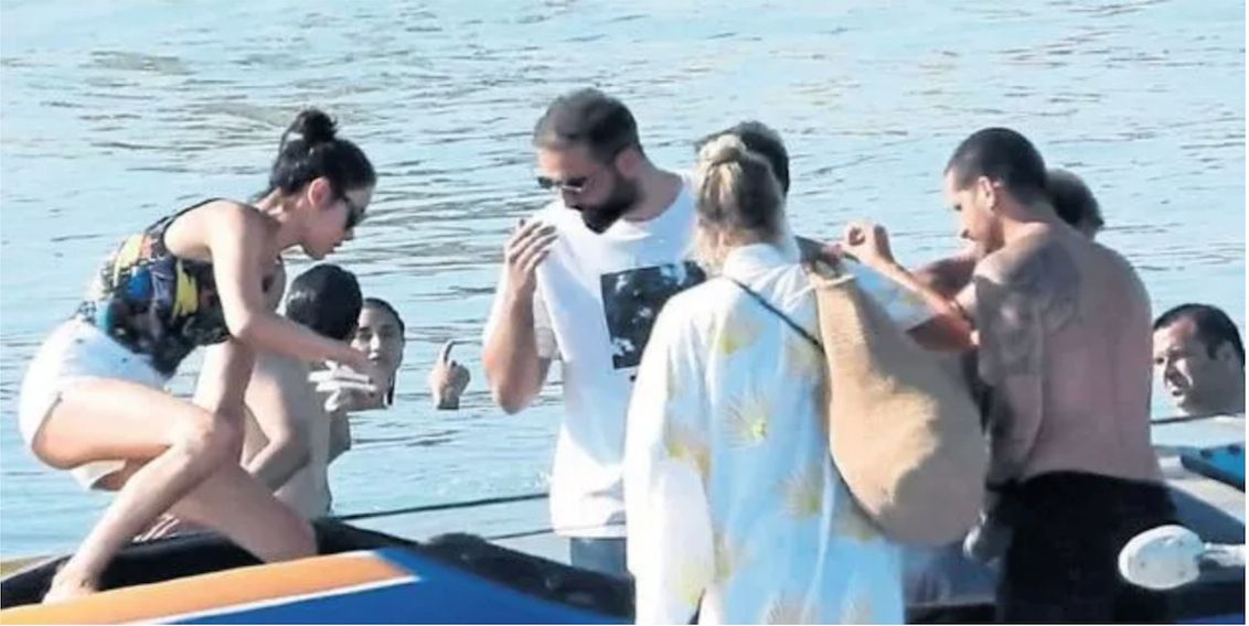 Çeşme'de Cansu Dere, Acun'un sürat teknesine bindi, son sürat koyları gezdiler... - Sayfa:2