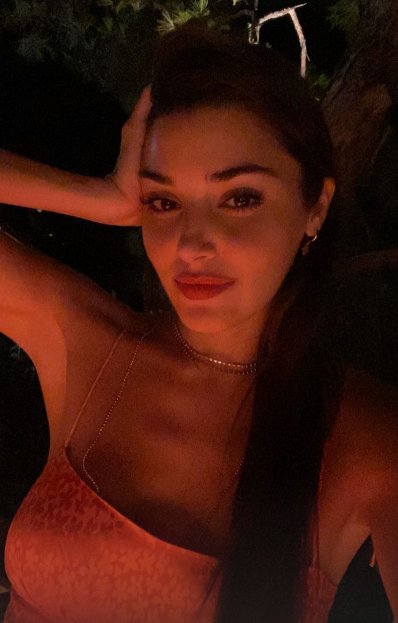 Hande Erçel bikinili pozlarıyla sosyal medyayı salladı! - Sayfa:2