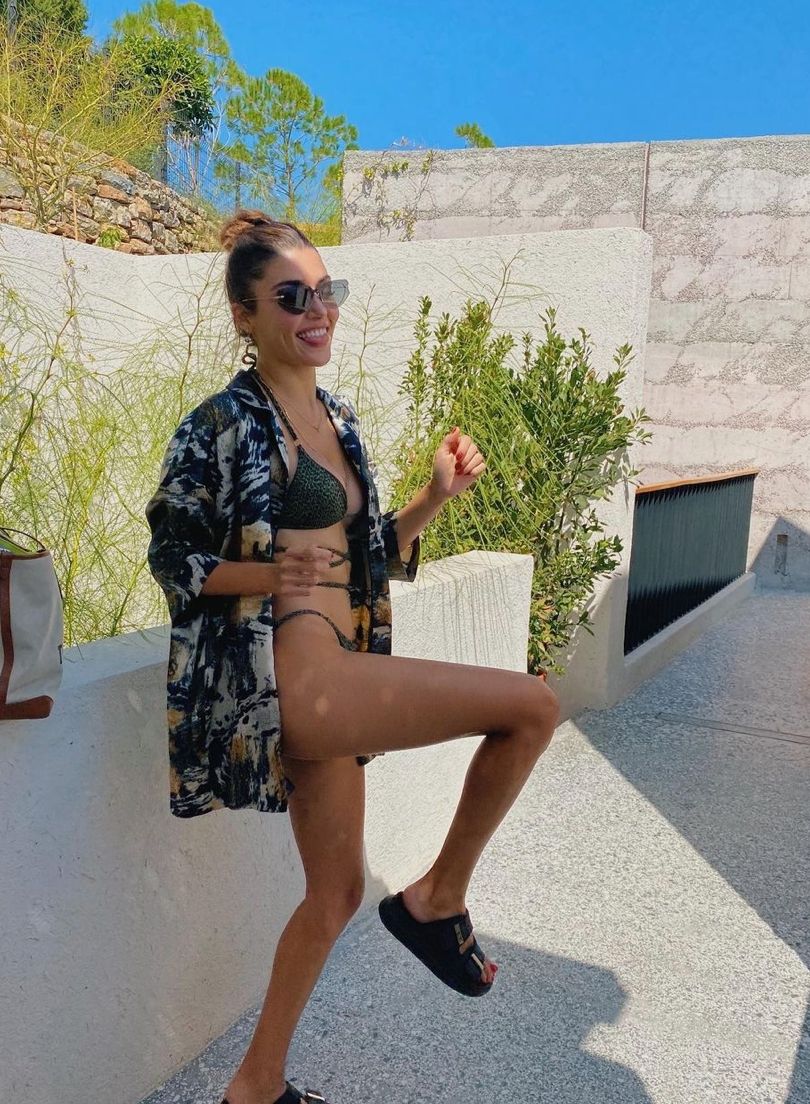 Hande Erçel bikinili pozlarıyla sosyal medyayı salladı! - Sayfa:6