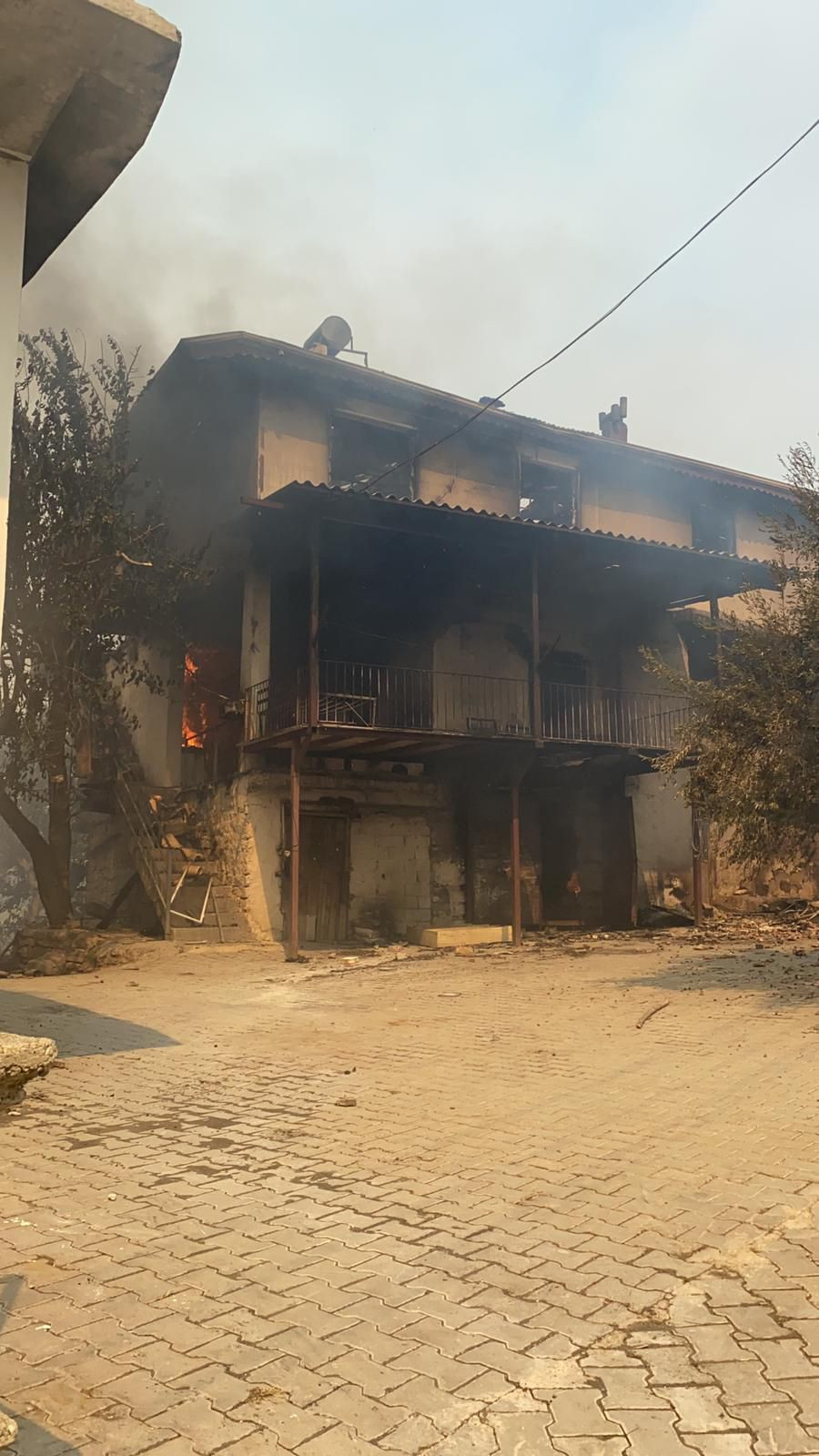 Manavgat'taki yangında evini kaybeden Fatma Teyze'nin imdadına Demet Akalın yetişti. Akalın, Fatma Öksüzoğlu için ev yaptırdı - Sayfa:1