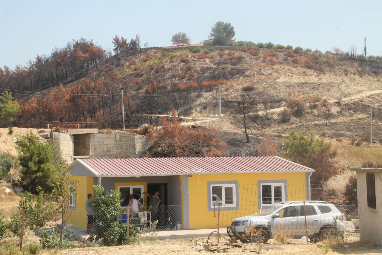 Manavgat'taki yangında evini kaybeden Fatma Teyze'nin imdadına Demet Akalın yetişti. Akalın, Fatma Öksüzoğlu için ev yaptırdı - Sayfa:2