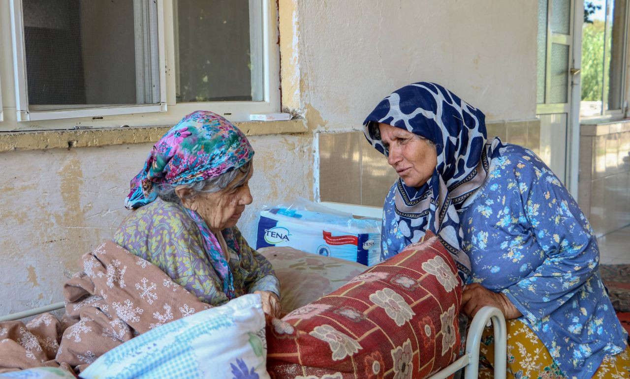 Manavgat'taki yangında evini kaybeden Fatma Teyze'nin imdadına Demet Akalın yetişti. Akalın, Fatma Öksüzoğlu için ev yaptırdı - Sayfa:4