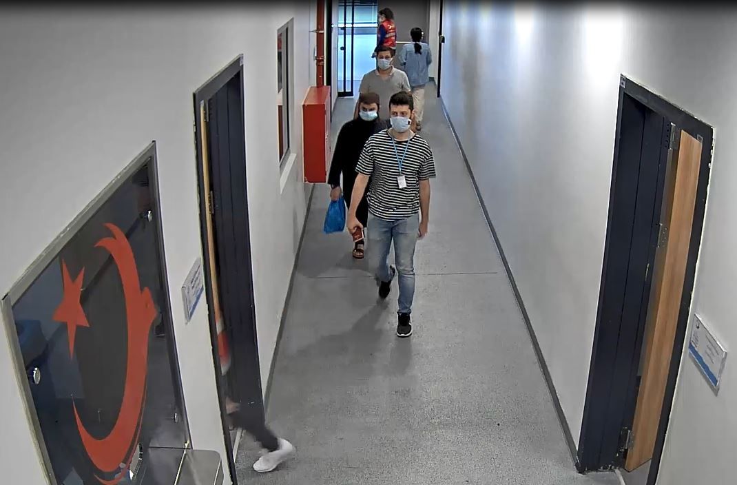 DEAŞ üyesi elini kollunu sallayarak geldi, havalimanında sahte pasaportla yakalandı. İşte operasyonun görüntüleri - Sayfa:3