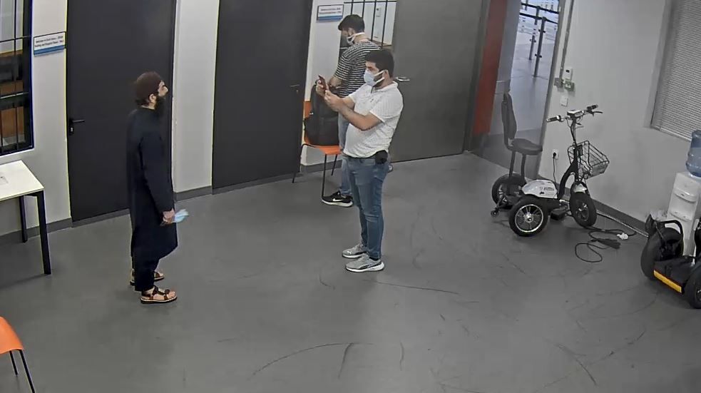 DEAŞ üyesi elini kollunu sallayarak geldi, havalimanında sahte pasaportla yakalandı. İşte operasyonun görüntüleri - Sayfa:1