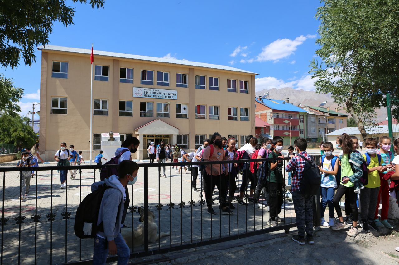 Tunceli'de eğitim böyle başladı, belediye başkanı isyan etti: Halk ve öğrenciler tepkili - Sayfa:1