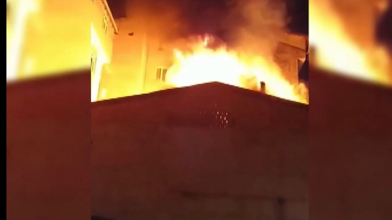 İstanbul'in Esenyurt ilçesinde sokak düğününde atılan havai fişekler evi yaktı - Sayfa:4