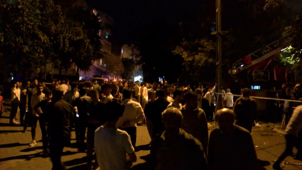 İstanbul'in Esenyurt ilçesinde sokak düğününde atılan havai fişekler evi yaktı - Sayfa:2