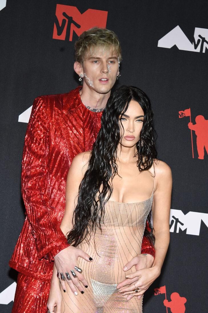 Megan Fox'un MTV müzik ödüllerinde giydiği şeffaf elbisesi olay oldu - Sayfa:4