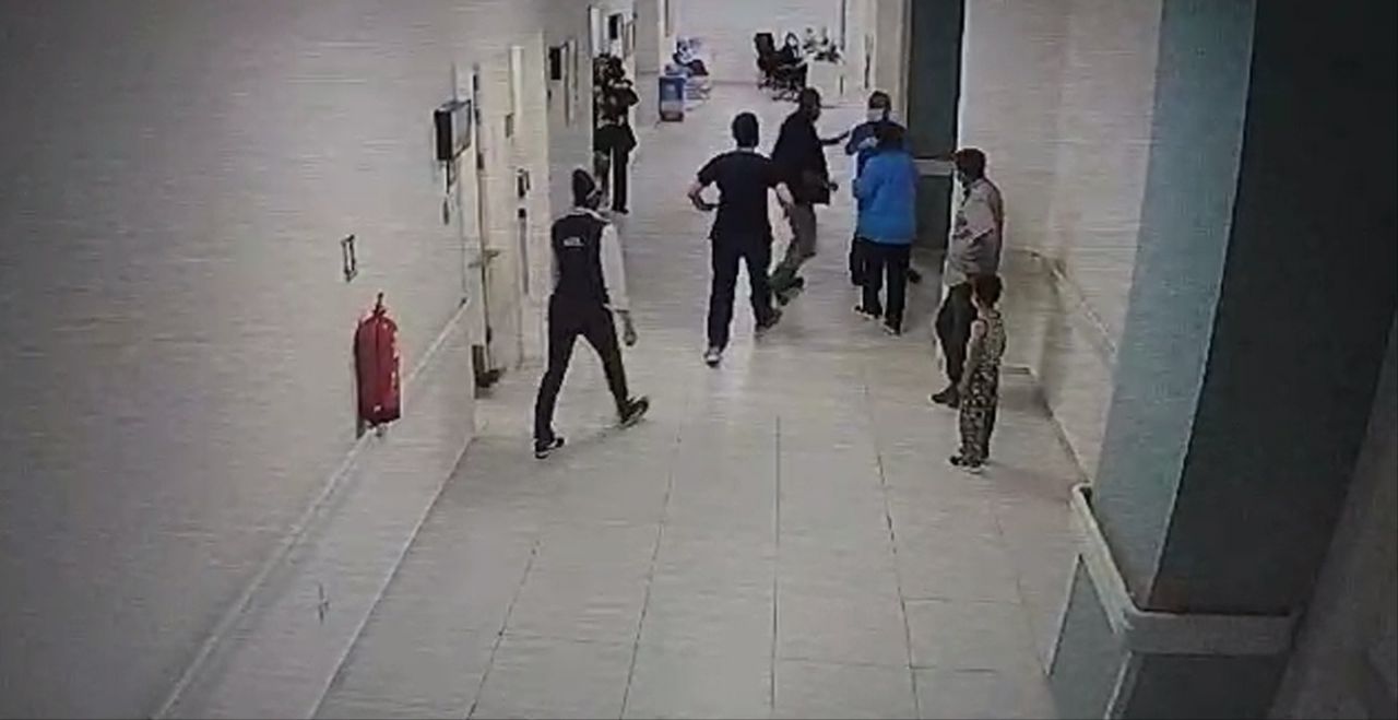 Skandal olay! Isparta’da hasta yakınının doktoru darbettiği anlar kamerada! - Sayfa:2