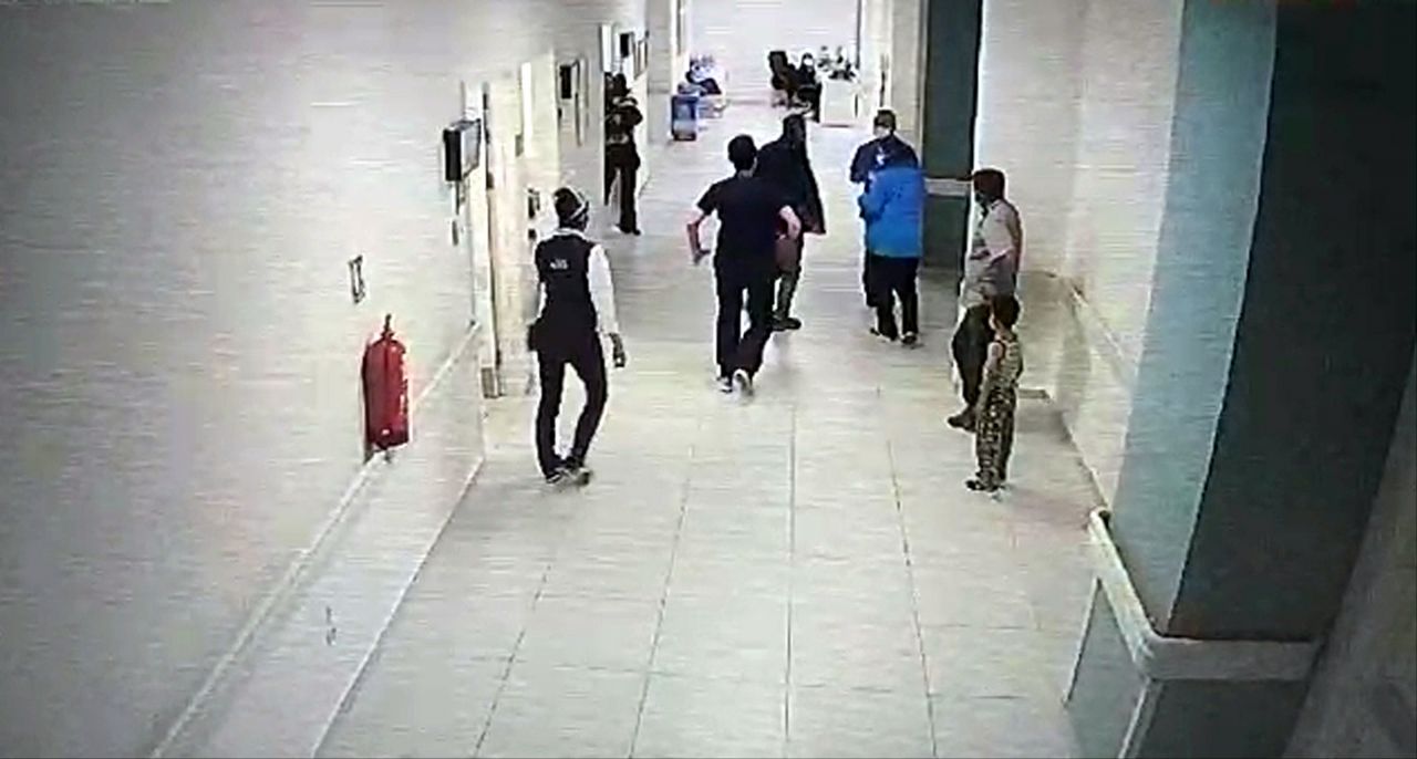Skandal olay! Isparta’da hasta yakınının doktoru darbettiği anlar kamerada! - Sayfa:1