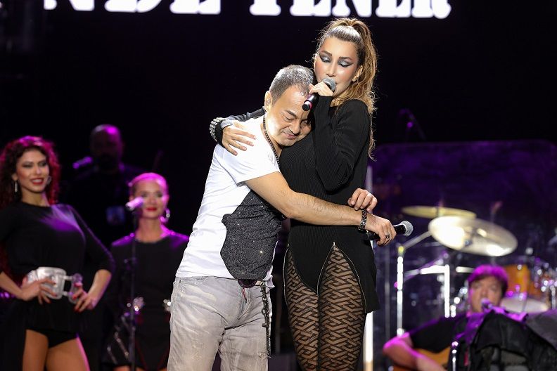 Hande Yener ve Serdar Ortaç bir araya geldi, ortalık sallandı - Sayfa:2