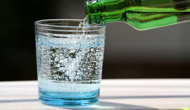 Maden suyunun sırrı çözüldü, bir faydası daha ortaya çıktı! Maden suyunun faydaları nelerdir? Maden suyu nasıl kullanılır? Maden suyu Alzheimer'ı geciktiriyor mu? - Sayfa:1
