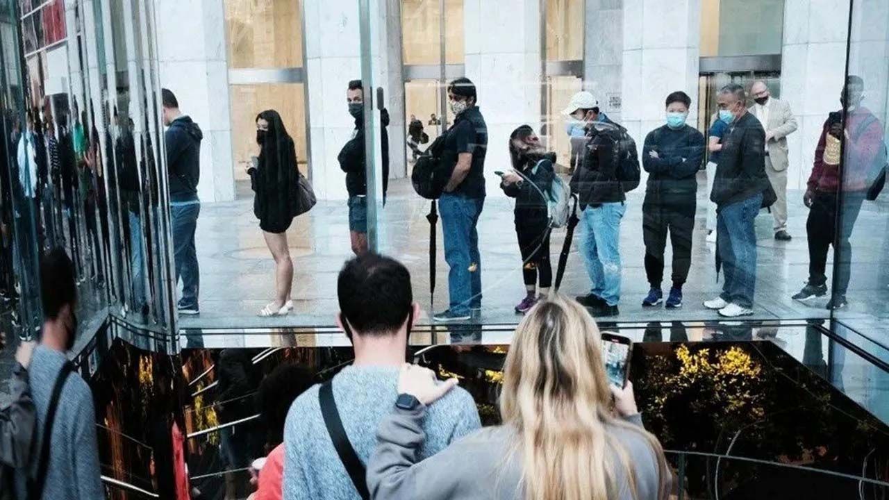 iPhone çılgınları iş başında! Dünyanın dört bir yanında bitmek bilmeyen iPhone 13 kuyrukları oluştu - Sayfa:3