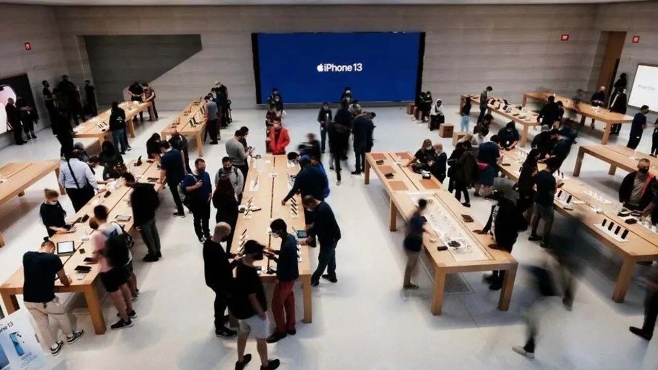 iPhone çılgınları iş başında! Dünyanın dört bir yanında bitmek bilmeyen iPhone 13 kuyrukları oluştu - Sayfa:4