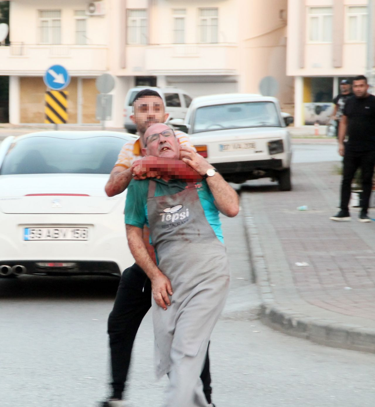 Beş saat boyunca boğazında bıçakla rehin alınmıştı takla atarak kurtuldu - Sayfa:3