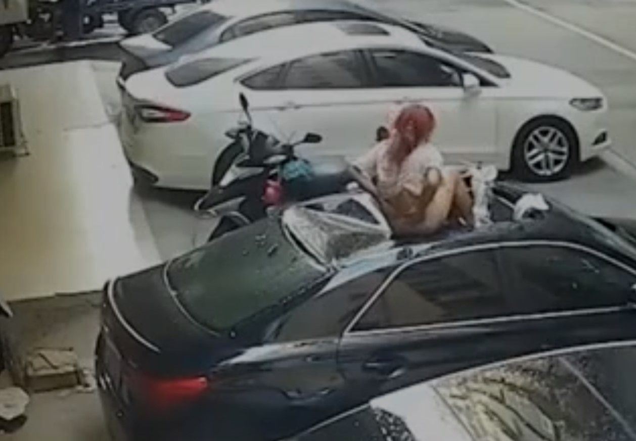 Cinsel ilişki sırasında balkondan düşen kadın, lüks arabayı pert etti - Sayfa:4