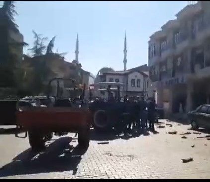 AK Parti'nin kalesinde AK Parti'yi taşladılar: Arazi toplulaştırma çalışmalarındaki belirsizlik köylünün sabrını taşırdı - Sayfa:1
