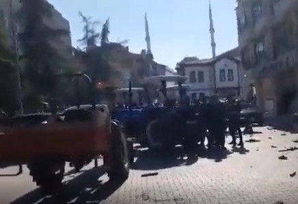 AK Parti'nin kalesinde AK Parti'yi taşladılar: Arazi toplulaştırma çalışmalarındaki belirsizlik köylünün sabrını taşırdı - Sayfa:2
