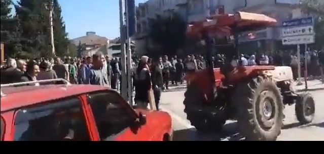 AK Parti'nin kalesinde AK Parti'yi taşladılar: Arazi toplulaştırma çalışmalarındaki belirsizlik köylünün sabrını taşırdı - Sayfa:4