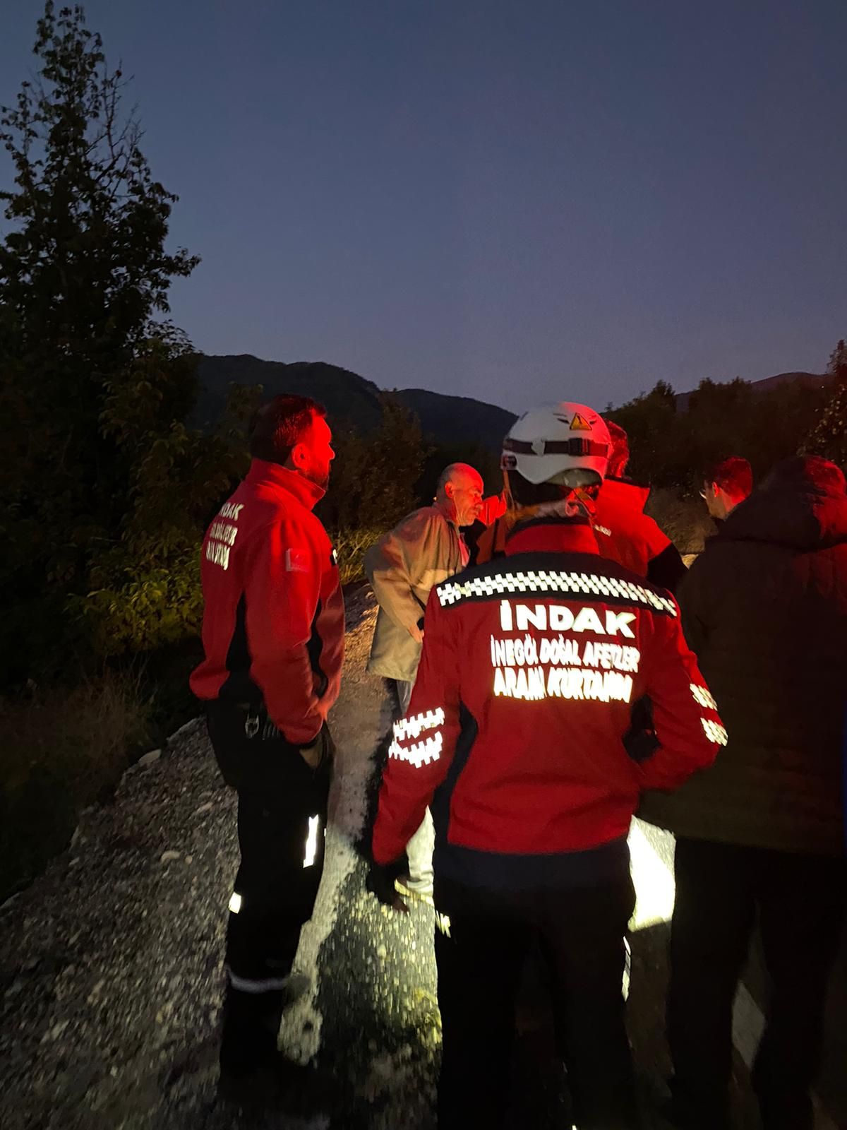 Skandal arama, skandal kurtarma... Alkollü adam kendisini kayıp sandı, aramaya katıldı: Kurtarma ekibi ismini söyleyince 'buradayım' dedi - Sayfa:3